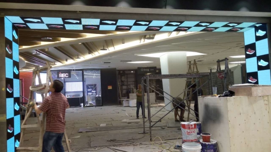 浙江杭州國(guó)大城市廣場(chǎng)室內(nèi)LED顯示屏