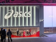 智彩LED顯示屏助力ASICS亞瑟士重慶大融城店“龍”重登場(chǎng)！