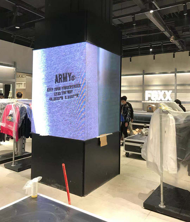 云南昆明某商鋪LED全彩顯示屏由上海智彩科技設(shè)計、安裝