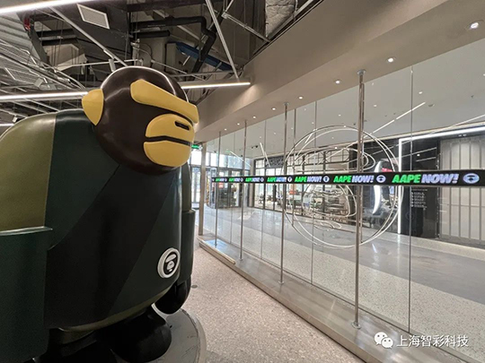 上海松江印象城Aape店鋪LED顯示屏由智彩科技設(shè)計、安裝